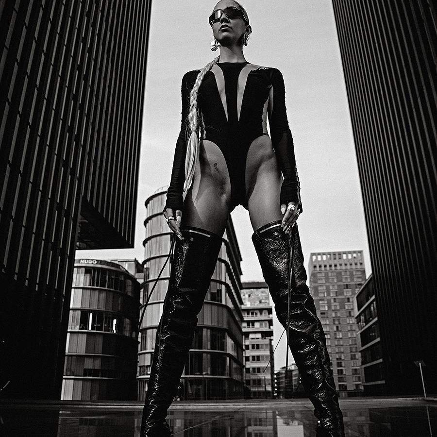 ELIZA and the EL Matador Magazin Shooting